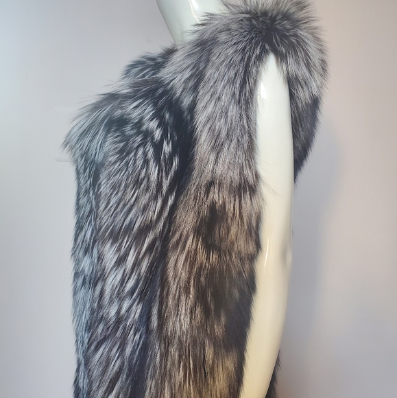 Beautiful Long Silver Fox Vest - Picture 4 of 8